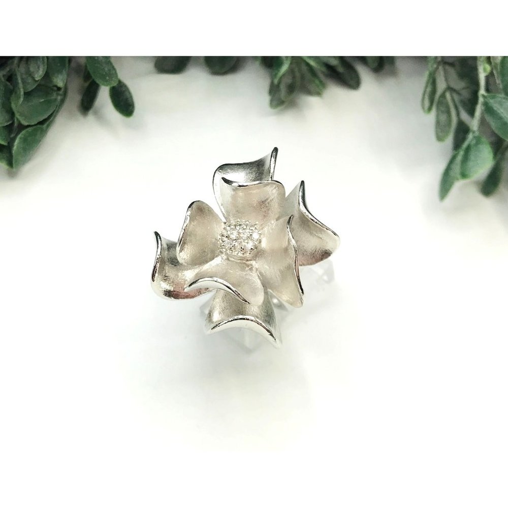Statement ring silver flower size 6.25 Premier Design